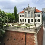 Bed & Breakfast Helvetia - Private And Warschau